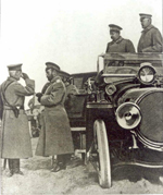 Photo: Czar II. Nikolai inspects the front